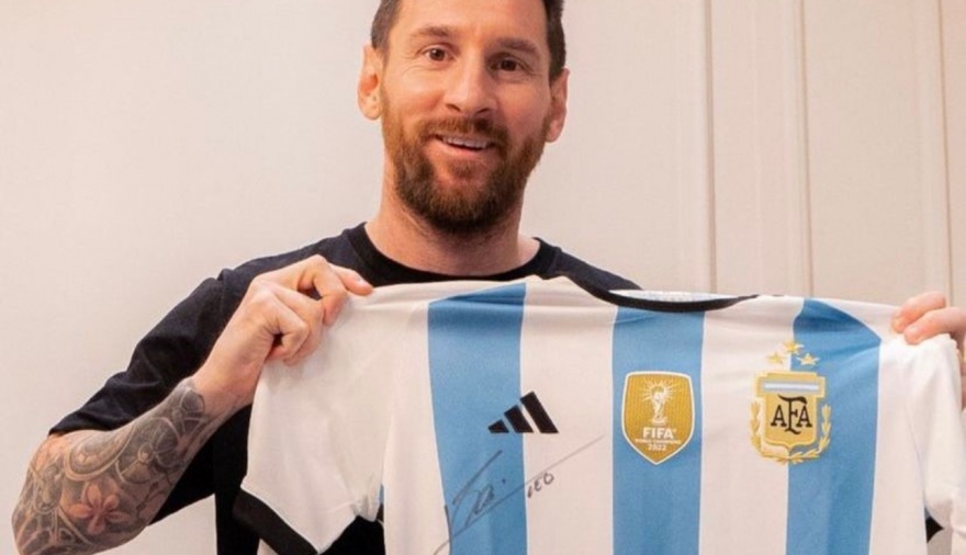 Un club de Olavarría rifa la camiseta de la Selección firmada por Messi y los campeones del mundo