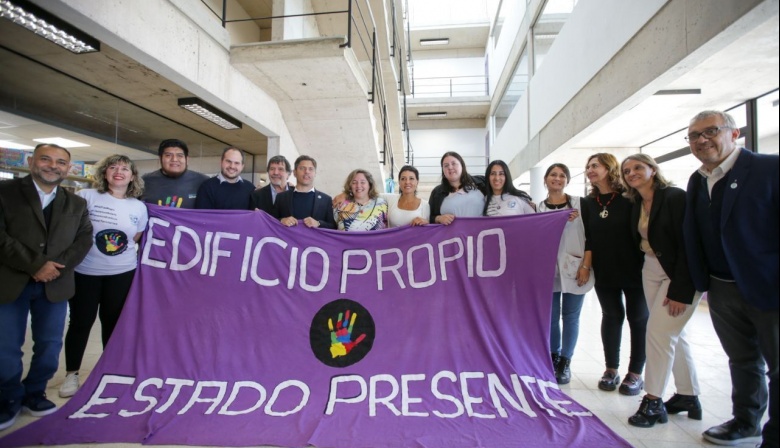Mayra Mendoza y Axel Kicillof inauguraron el nuevo edificio del instituto superior de formación docente y técnica nº 83 en Solano