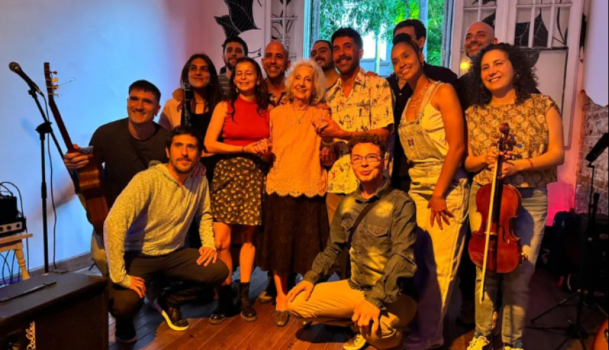 Estela de Carlotto festejó los 95 años bailando con Kicillof