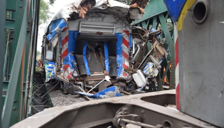 Choque de trenes: al menos 90 heridos y un encendido debate sobre las causas