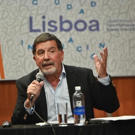 Alberto Sileoni: “Invertir o recortar en libros resume el orden de prioridades de un gobierno”