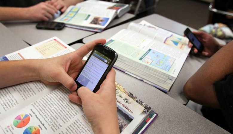 Pantallas en escuelas primarias: la Provincia aprobó una ley que regula su uso