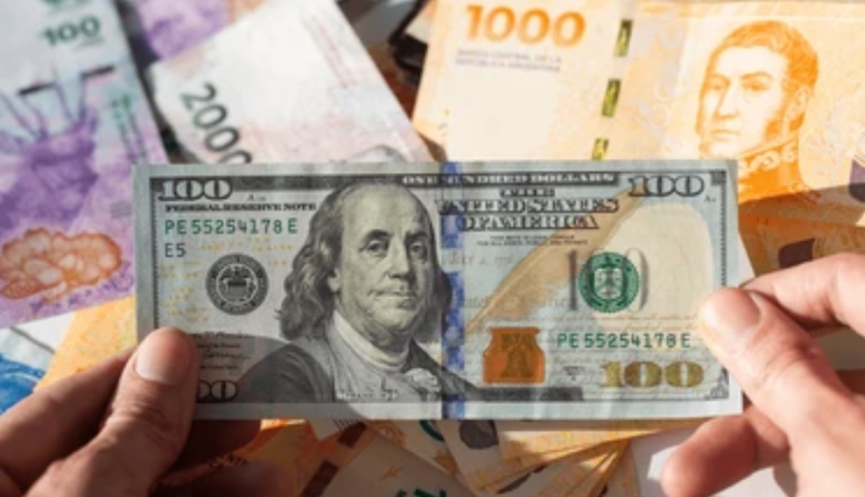El dólar alcanza su máximo histórico y el riesgo país vuelve a encender alarmas
