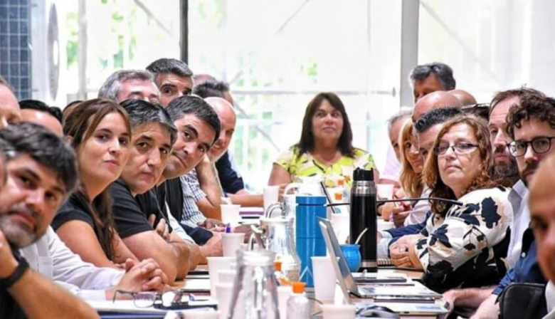 Sin propuesta firme, retomaron las negociaciones los estatales y docentes