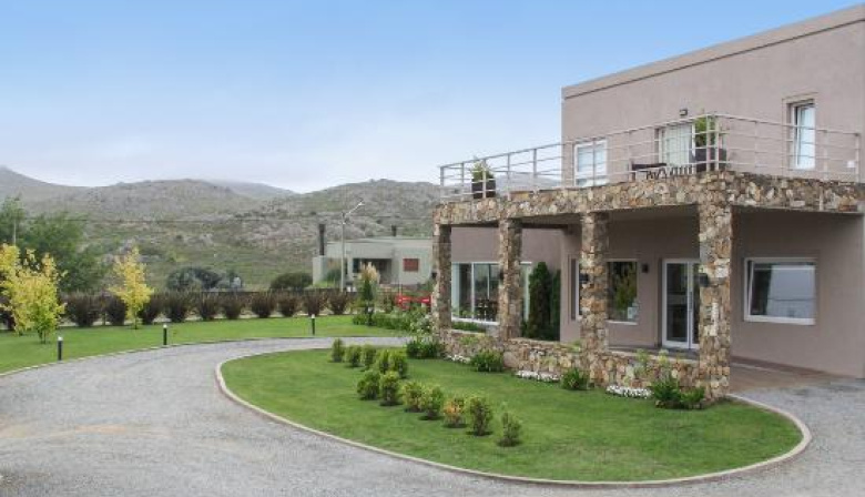 El Gobierno analiza una baja de IVA en hoteles para reactivar el turismo interno
