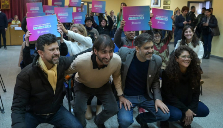 Entrega de netbooks de Conectar Igualdad Bonaerense en Punta Indio y Magdalena