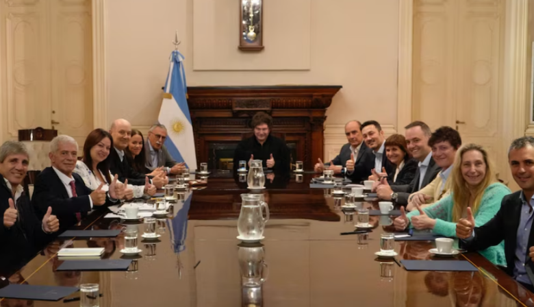 Milei posterga el anuncio del nuevo gabinete y crece la tensión en Casa Rosada
