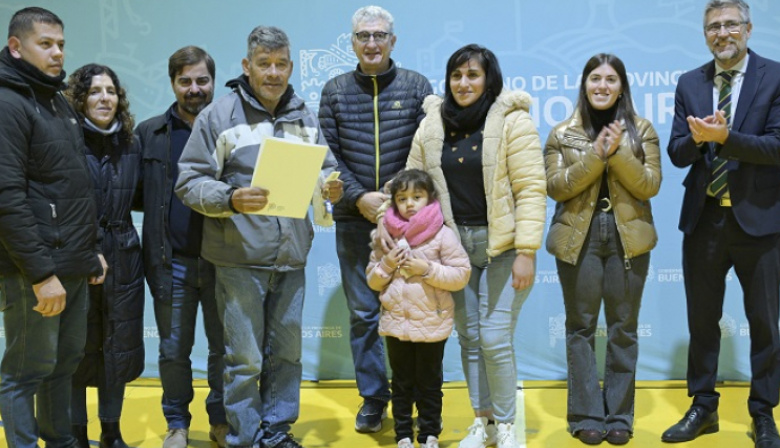 La Provincia entregó viviendas y escrituras gratuitas a familias de Villa Gesell