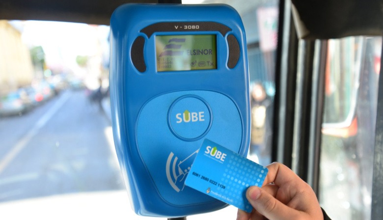 Presentan un proyecto para que los docentes viajen gratis en transporte público