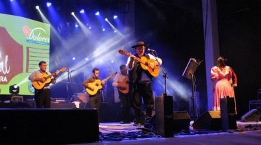 Dolores se prepara para su icónica Fiesta de la Guitarra