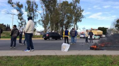 Julio Garro anunció bono y aumento para municipales, pero no pudo frenar el paro y cortes