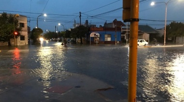 Olavarría bajo el agua: suspensión de clases, calles intransitables y casas inundadas