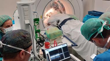 Realizan cirugías neurológicas para tratar el Parkinson en hospitales bonaerenses