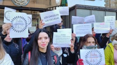 Escuelas de Bahía Blanca: padres protestaron por paros y piden “intervención”
