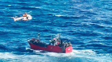 De película: evacuaron por aire a un tripulante de un buque pesquero con apendicitis