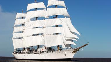 El buque escuela de la Armada Argentina llega a Mar del Plata