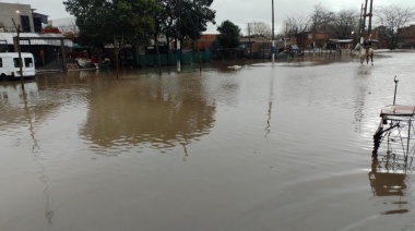 Barrios inundados y familias evacuadas por el temporal en La Plata