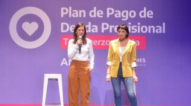 Fernanda Raverta y Mayra Mendoza entregaron más de 650 resoluciones jubilatorias a personas mayores de Quilmes