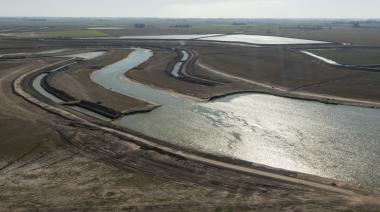 Firman contrato para ampliar la capacidad de la Cuenca del Río Salado desde Roque Pérez hasta 25 de Mayo
