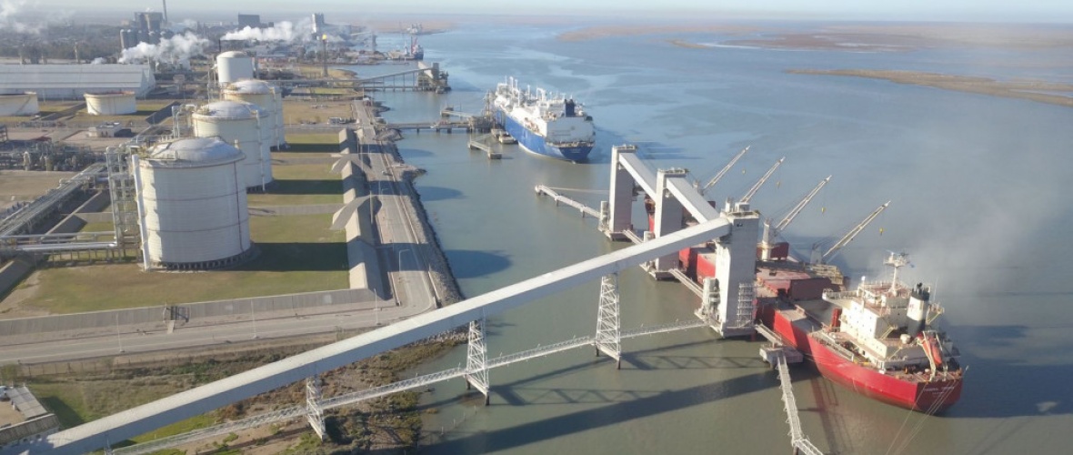 Provincia busca construir una planta de GNL en el puerto de Bahía Blanca