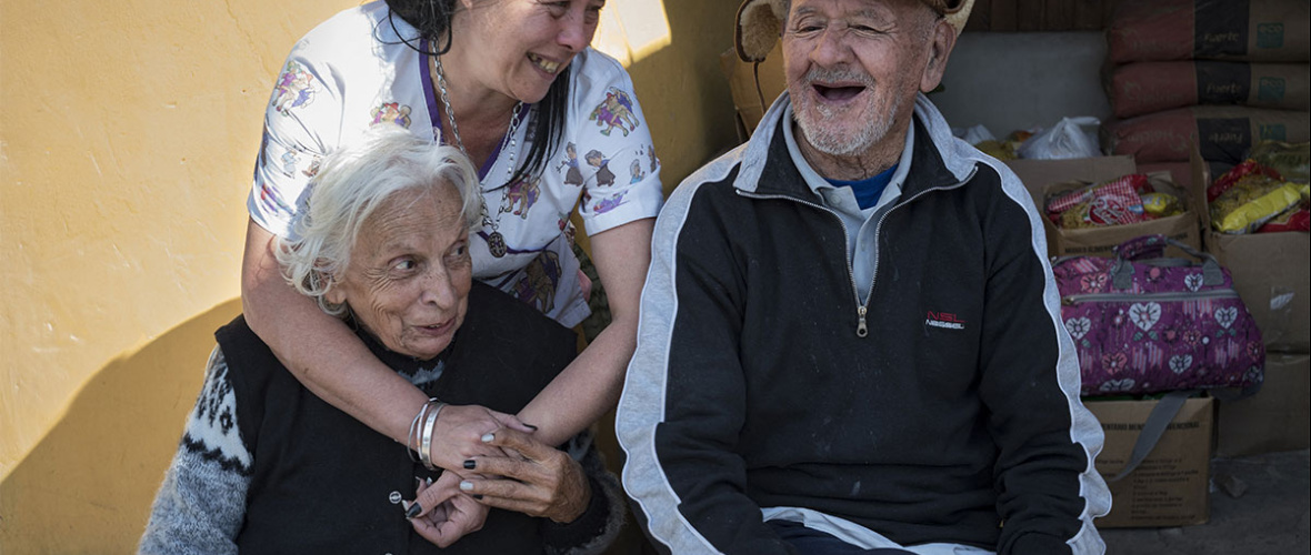 Más del 40% de los hogares con adultos mayores tiene ingresos insuficientes