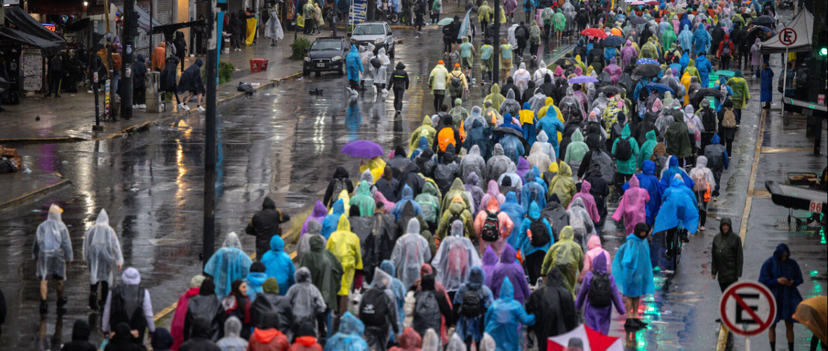 Bajo la lluvia, miles de fieles iniciaron la 52ª Peregrinación Juvenil a Luján