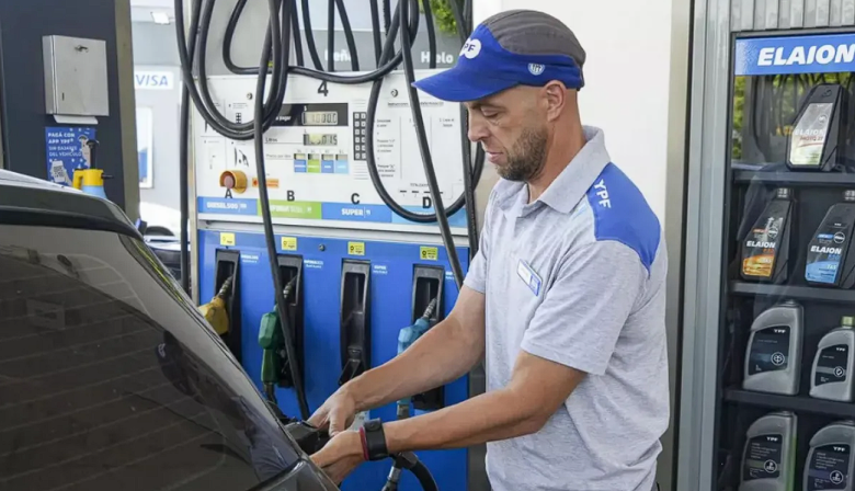 Suben los combustibles: YPF aumentó 3,5% los precios de la nafta y el gasoil