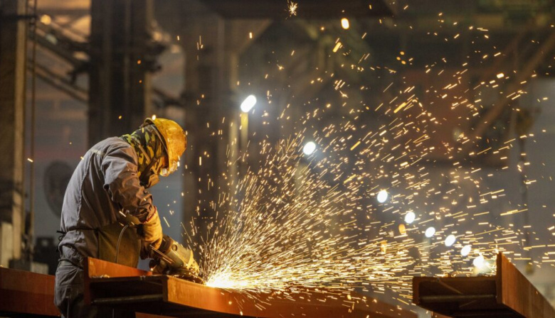Despidos, suspensiones y rebaja salarial: la crisis impacta en fábricas bonaerenses