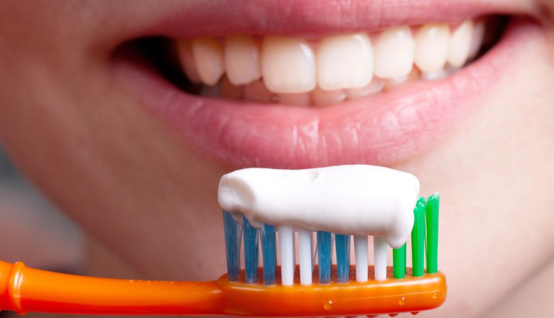 ANMAT prohíbe la venta de una conocida pasta dental tras miles de reacciones adversas
