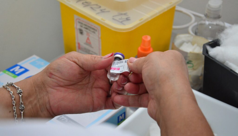 ¿Por qué los especialistas recomiendan vacunarse contra el dengue durante el invierno?