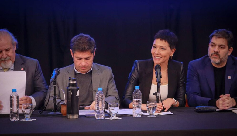 Kicillof y Mayra Mendoza: foto de unidad en el inicio de la campaña de Fuerza Patria