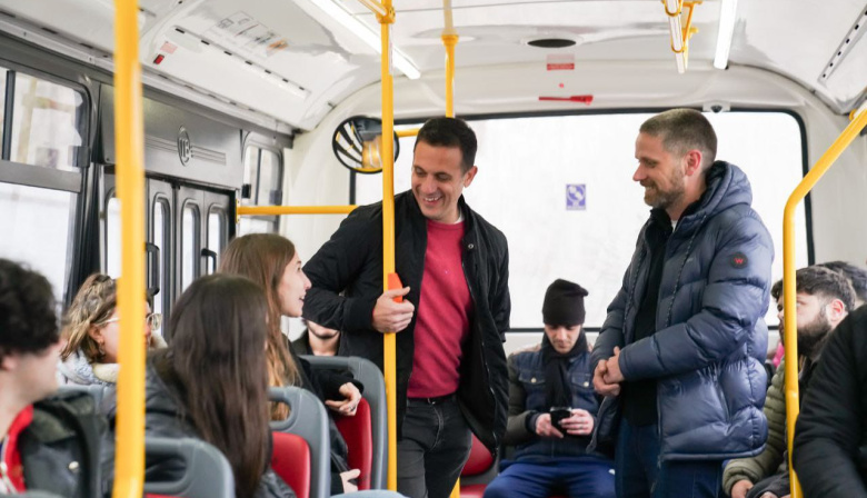 Lanús presentó el Colectivo UNLa, transporte gratuito para alumnos universitarios