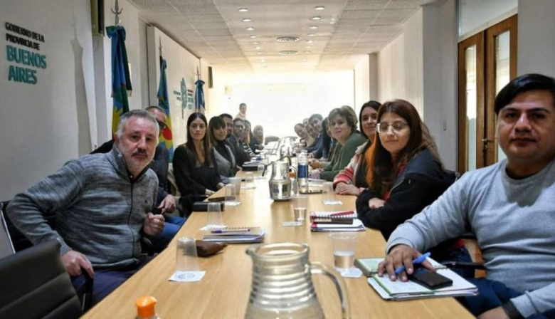 Paritarias: Cuarto intermedio tras una oferta "insuficiente" para estatales y docentes