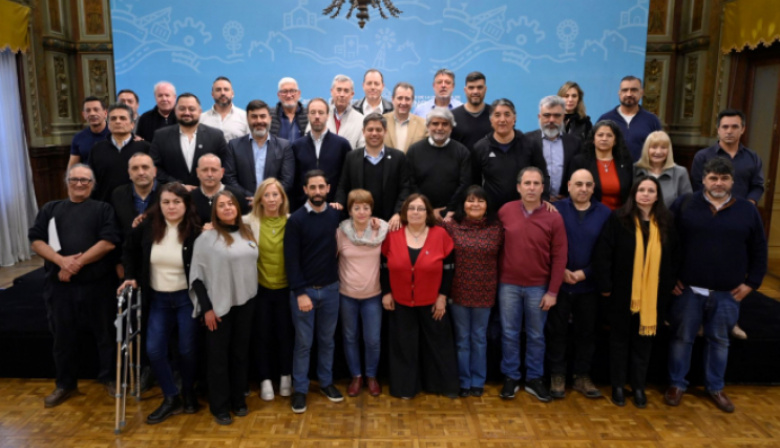 Kicillof encabezó una reunión con representantes de los trabajadores del Estado bonaerense