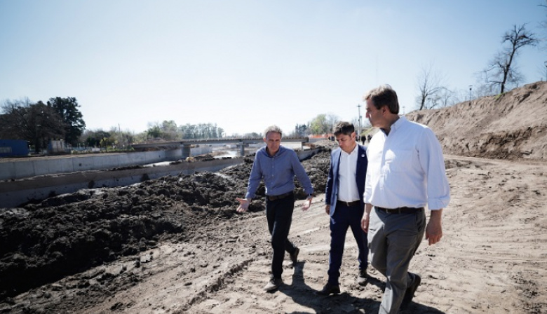 Kicillof recorrió obras hidráulicas en los municipios de Luján y Mercedes