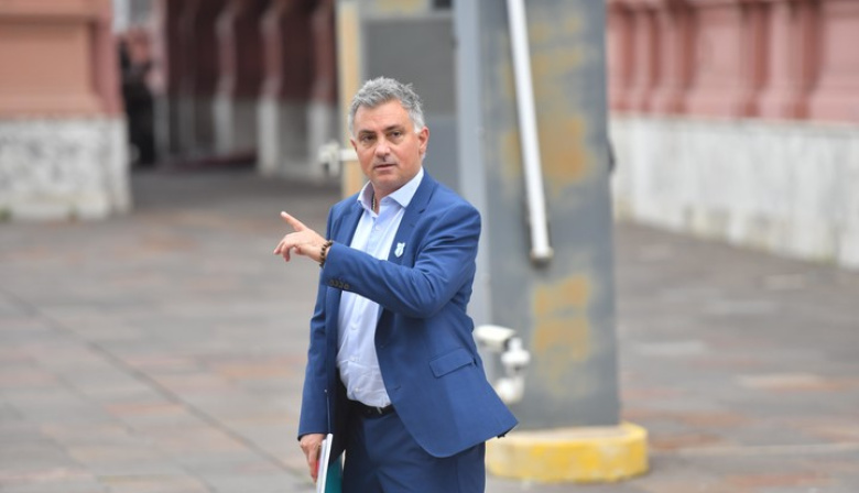 Un señalado en la mira: las acusaciones que profundizan la crisis libertaria en Buenos Aires