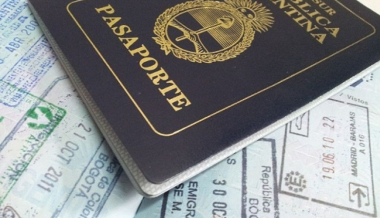Pasaportes defectuosos: cómo consultar por WhatsApp y dónde están los centros de atención