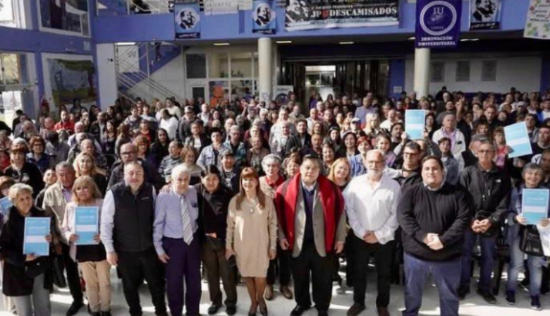 La Provincia entregó 253 escrituras a familias de José C. Paz