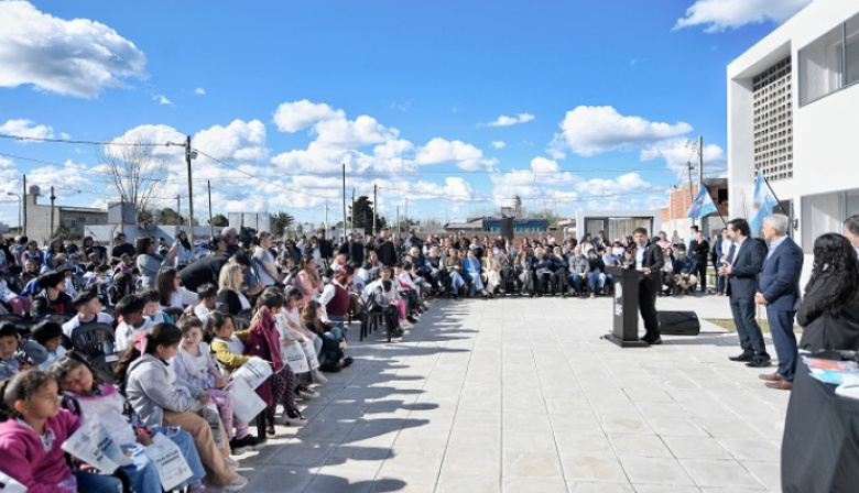 Kicillof presentó un programa para el cuidado de la salud de jóvenes en edad escolar