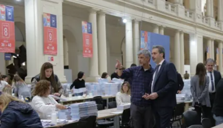 Santilli encabezaría la lista y el Gobierno pide reimprimir boletas en Provincia