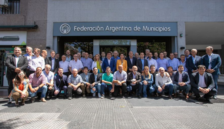 Proponen limitar los sueldos de intendentes y concejales bonaerenses