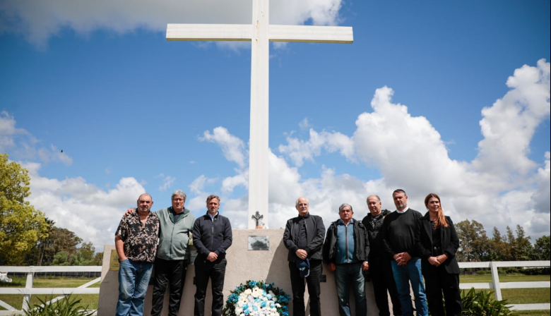 Un emotivo encuentro con los héroes de Malvinas en el Cenotafio de Pilar