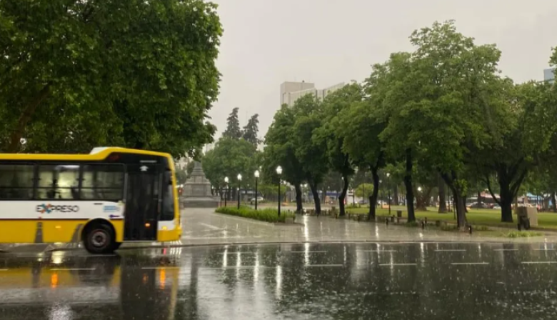 El mal tiempo cubre al noreste bonaerense con fuertes tormentas