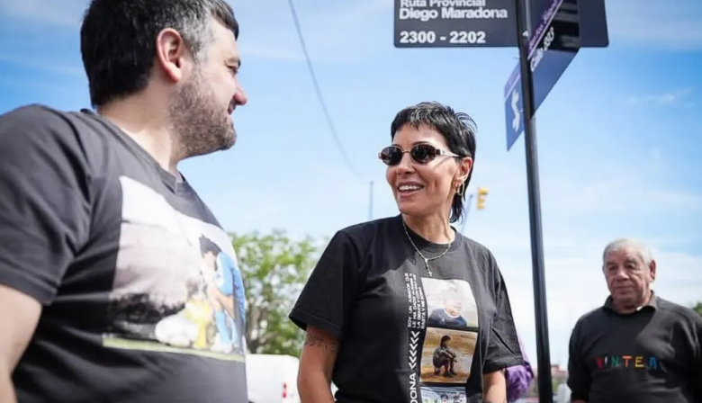 En su cumpleaños 65, señalizaron con el nombre Diego Maradona a una avenida