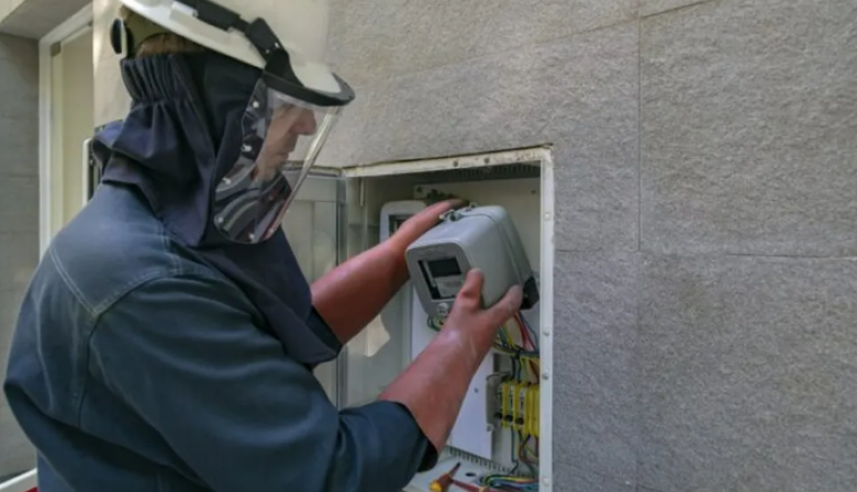 Autorizan suba de luz y modifican el sistema de lectura de los medidores en el AMBA