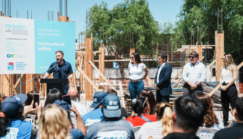 Kicillof y Otermín recorrieron la obra de ampliación del Polo Educativo de Barrio Nueva Esperanza
