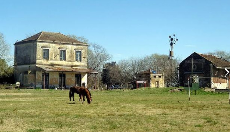Azcuénaga, el nostálgico Pueblo Turístico de San Andrés de Giles