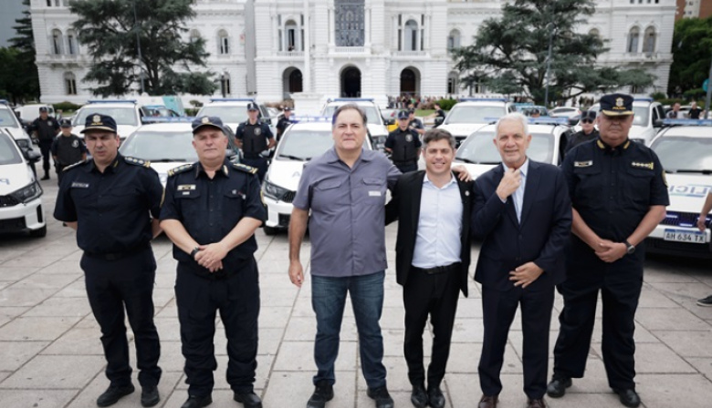 Kicillof entregó 40 patrulleros para fortalecer la seguridad en La Plata