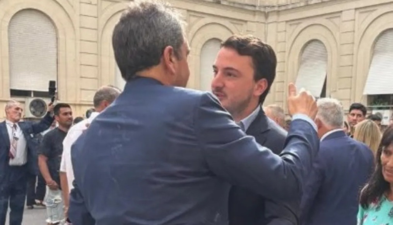 La Libertad Avanza bajo fuego: el abrazo entre Agustín Romo y Sergio Massa abrió una interna inesperada