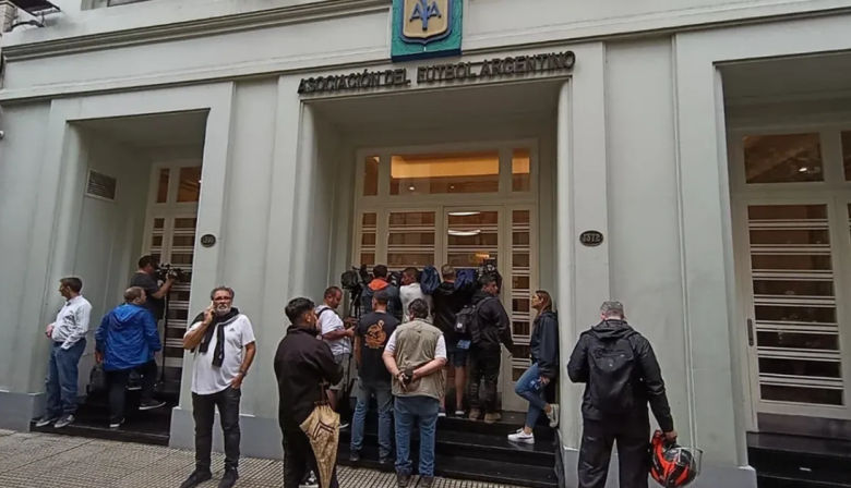 Allanan 15 clubes bonaerenses por la causa Sur Finanzas y su vínculo con la AFA